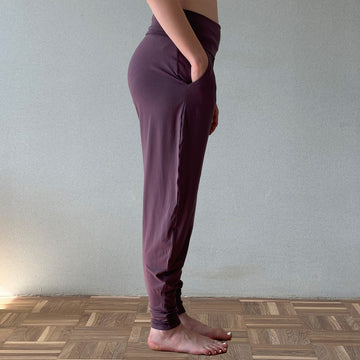 Die Yoga 'Charly Hose': Ein lässiges Outfit für Yoga, Tanz und Freizeitaktivitäten! / vervola GmbH