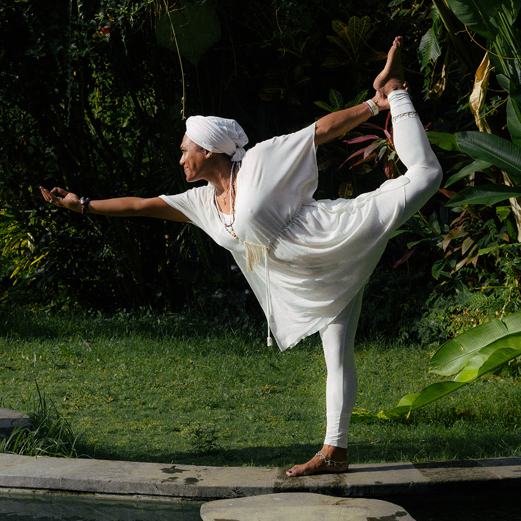 Yoga Oberteil 'Elina' weiss ideal für Kundalini / vervola GmbH