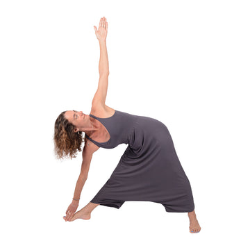 Yoga Jumpsuit 'Charly'. Ein stilvolles Kleid sowie Jumpsuit mit grenzenlosen Komfort! / vervola GmbH