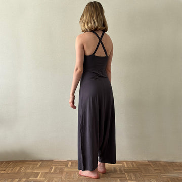 Yoga Jumpsuit 'Charly'. Ein stilvolles Kleid sowie Jumpsuit mit grenzenlosen Komfort! / vervola GmbH