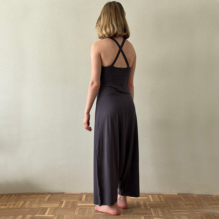 Yoga Jumpsuit 'Charly'. Ein stilvolles Kleid sowie Jumpsuit mit grenzenlosen Komfort! / vervola GmbH