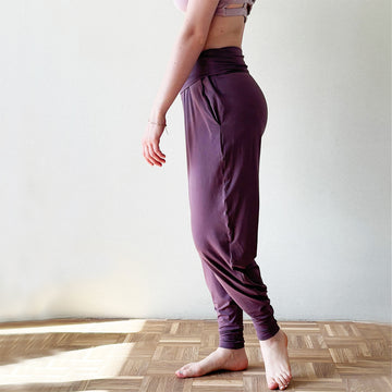 Die Yoga 'Charly Hose': Ein lässiges Outfit für Yoga, Tanz und Freizeitaktivitäten! / vervola GmbH