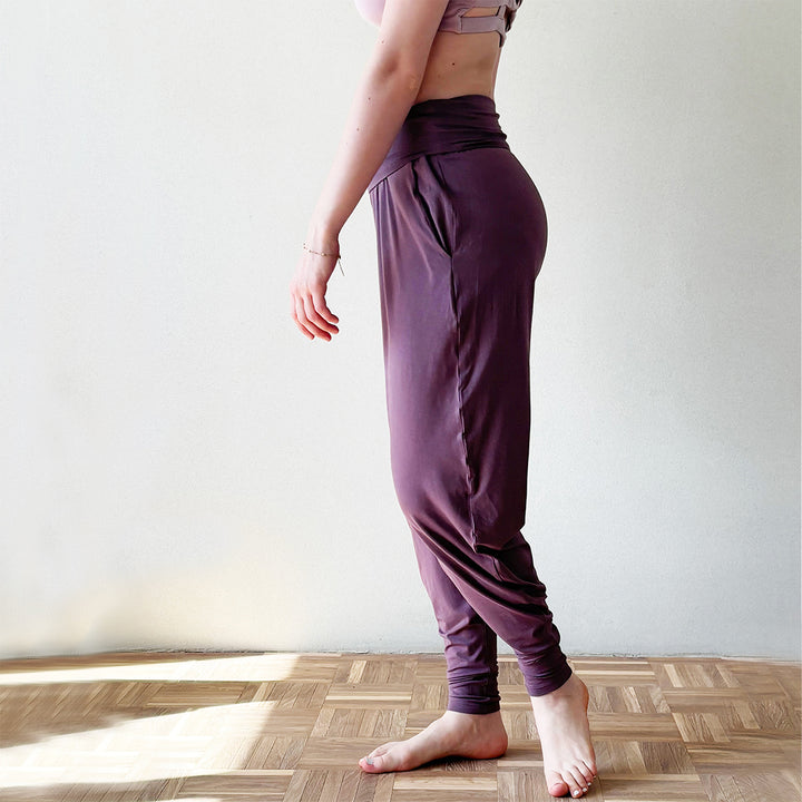 Die Yoga 'Charly Hose': Ein lässiges Outfit für Yoga, Tanz und Freizeitaktivitäten! / vervola GmbH