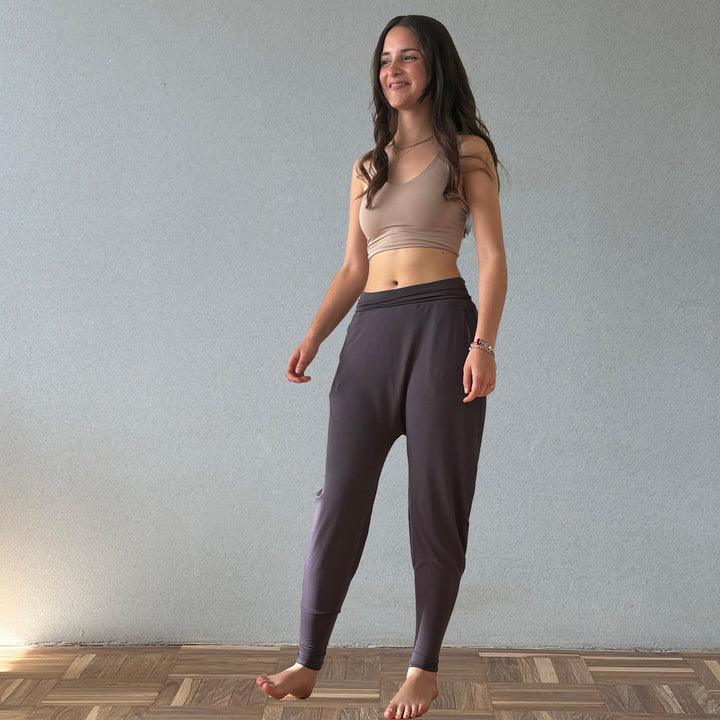 Die Yoga 'Charly Hose': Ein lässiges Outfit für Yoga, Tanz und Freizeitaktivitäten! / vervola GmbH