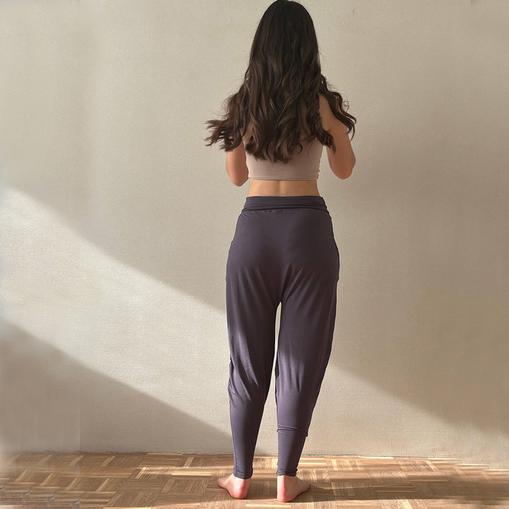 Die Yoga 'Charly Hose': Ein lässiges Outfit für Yoga, Tanz und Freizeitaktivitäten! / vervola GmbH