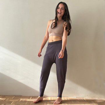 Die Yoga 'Charly Hose': Ein lässiges Outfit für Yoga, Tanz und Freizeitaktivitäten! / vervola GmbH